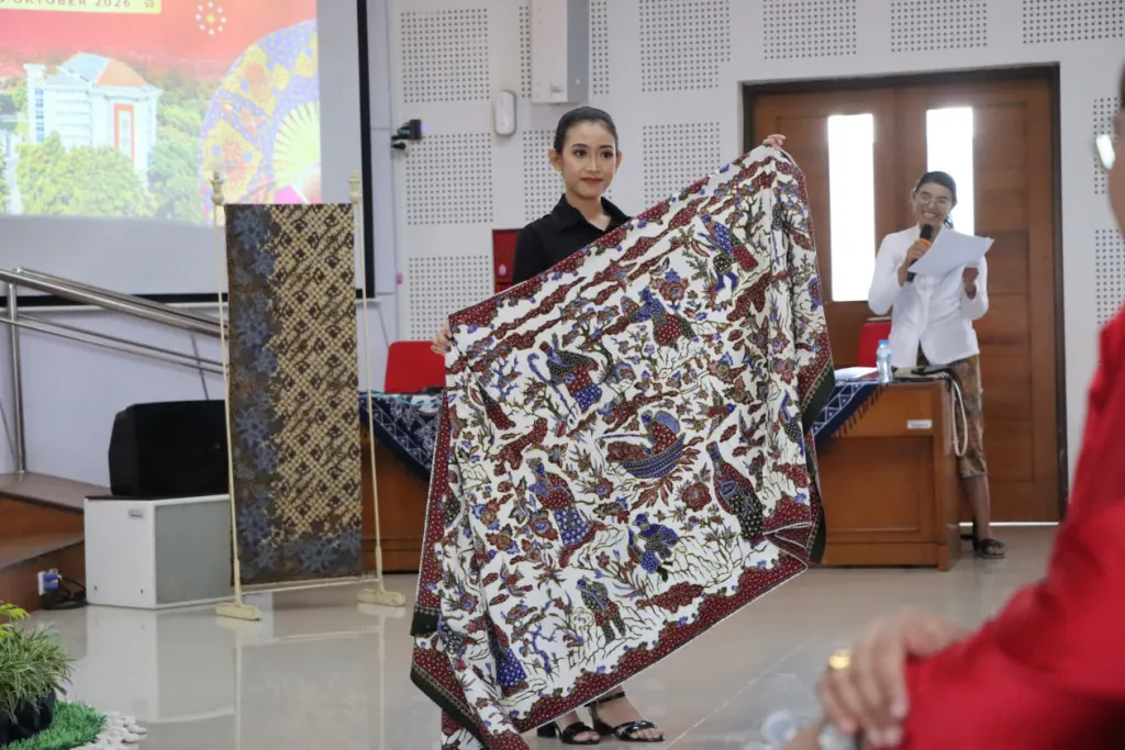 Menelusuri Jejak Batik dalam Diplomasi Budaya