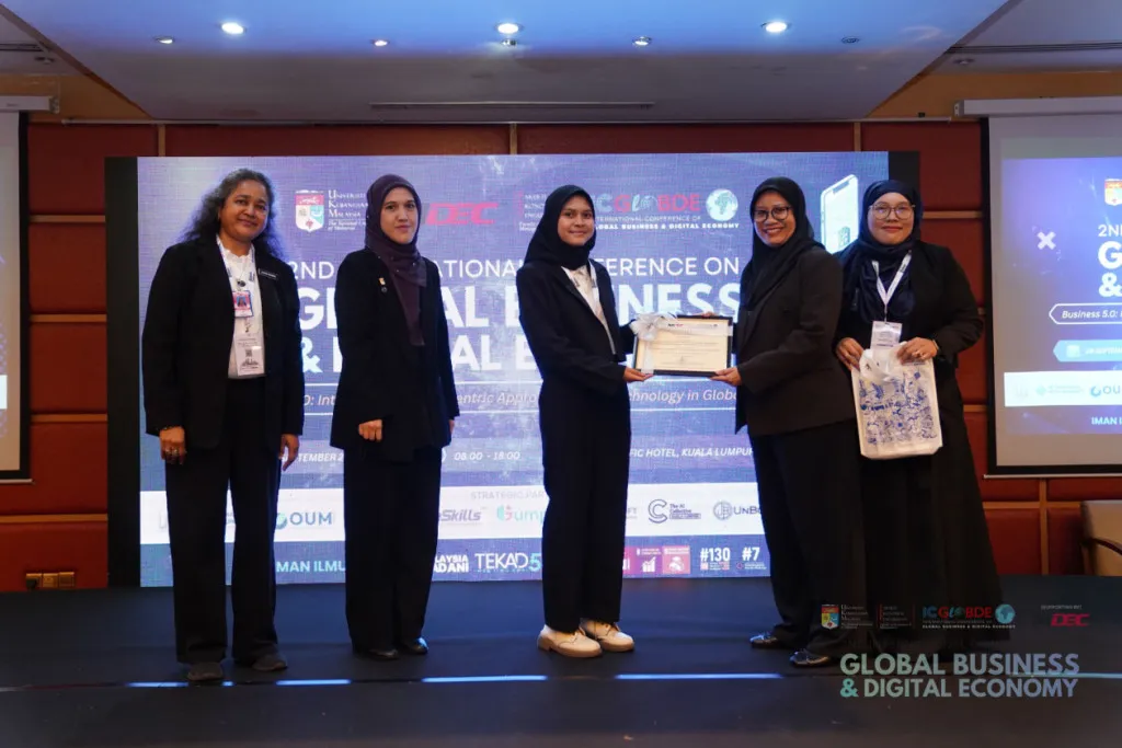 Mahasiswa UGM Sabet Best Paper Award dalam Konferensi Internasional di Malaysia